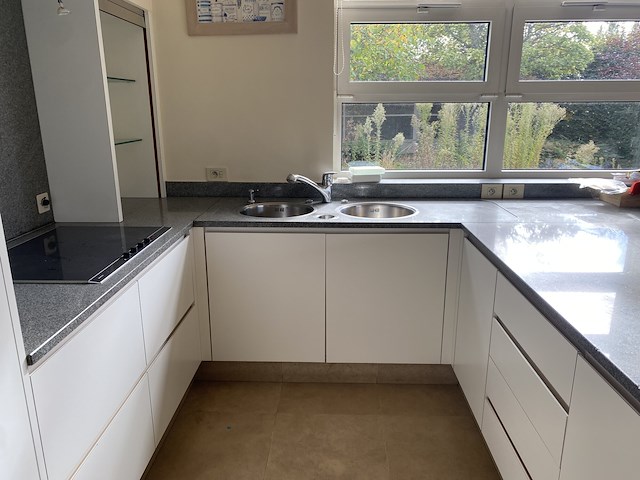 Volledig ingerichte keuken - afbeelding 13 van  14