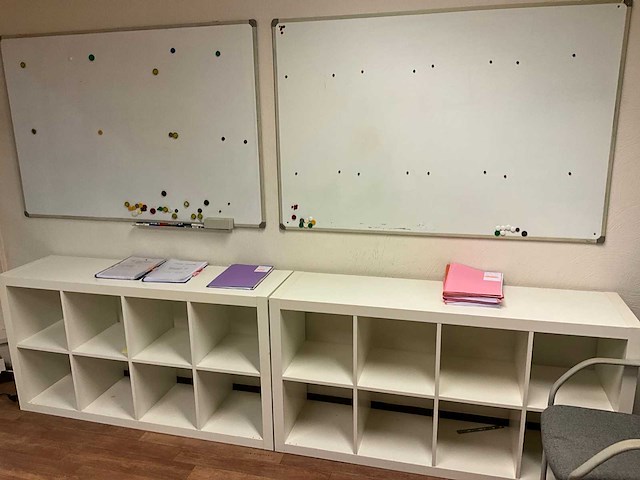 Volledig resterende inhoud bureau - afbeelding 2 van  11