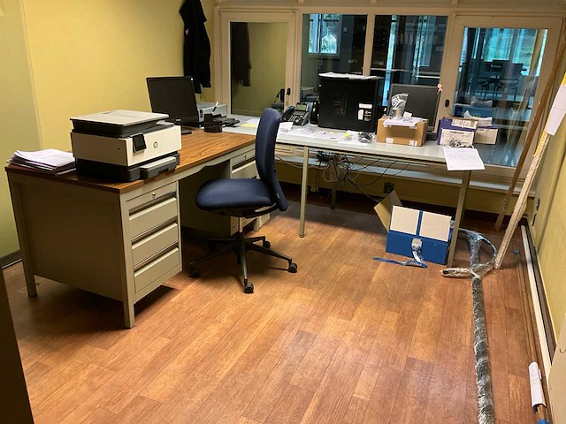 Volledig resterende inhoud bureau - afbeelding 1 van  9