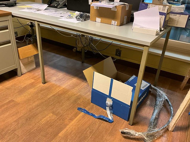 Volledig resterende inhoud bureau - afbeelding 7 van  9