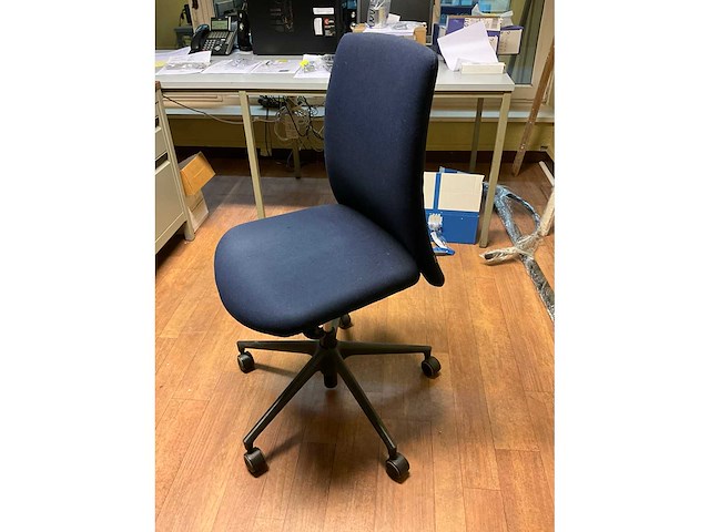 Volledig resterende inhoud bureau - afbeelding 8 van  9