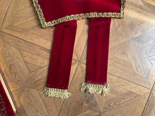 Volledig sinterklaaspak en 2 roetpieten-pakken - afbeelding 22 van  55