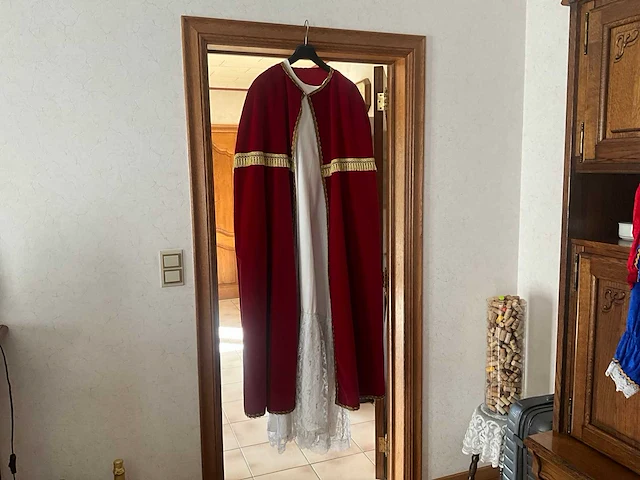 Volledig sinterklaaspak en 2 roetpieten-pakken - afbeelding 23 van  55
