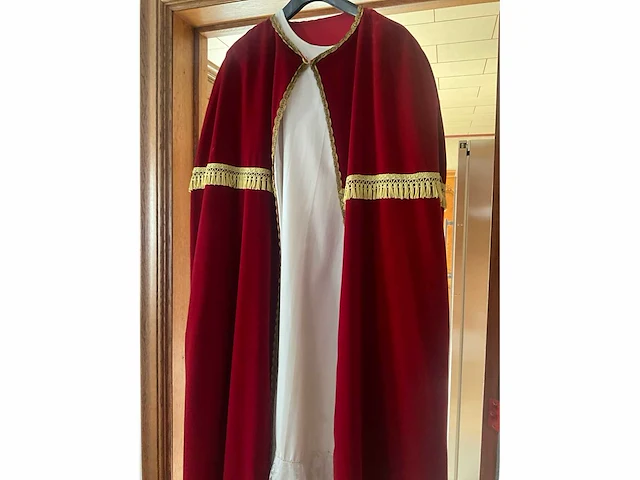 Volledig sinterklaaspak en 2 roetpieten-pakken - afbeelding 28 van  55