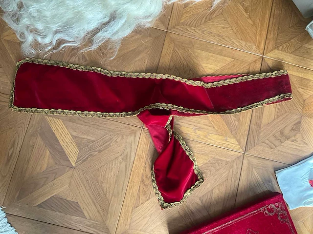 Volledig sinterklaaspak en 2 roetpieten-pakken - afbeelding 25 van  55