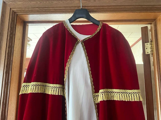 Volledig sinterklaaspak en 2 roetpieten-pakken - afbeelding 34 van  55
