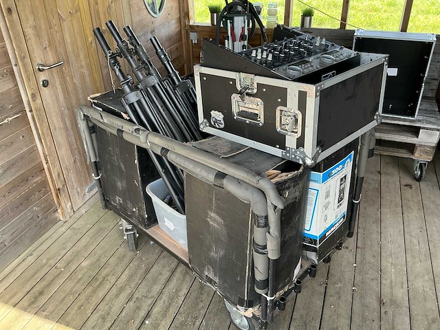 Volledig uitgeruste muziek installatie (mengpaneel + 4x box op statief) - afbeelding 2 van  7