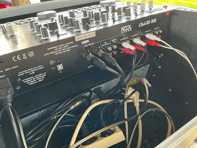 Volledig uitgeruste muziek installatie (mengpaneel + 4x box op statief) - afbeelding 4 van  7