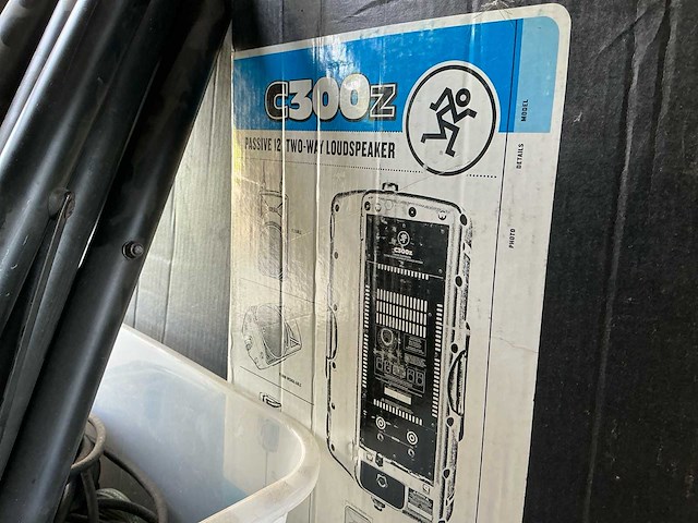 Volledig uitgeruste muziek installatie (mengpaneel + 4x box op statief) - afbeelding 6 van  7