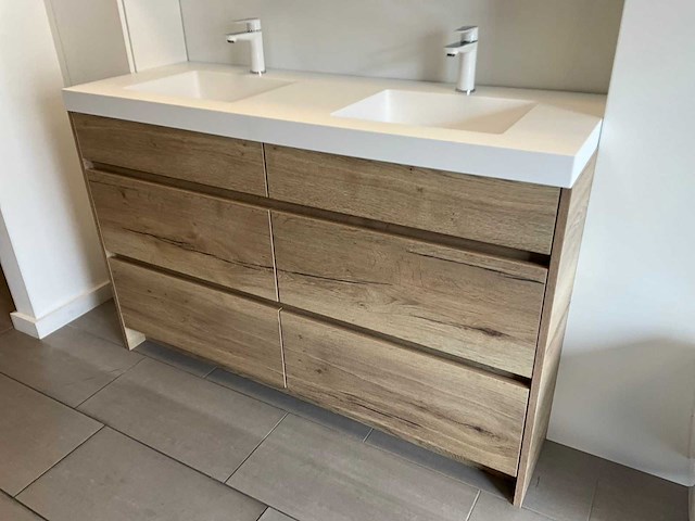 Volledige badkamer/wandmeubel opstelling - afbeelding 21 van  26