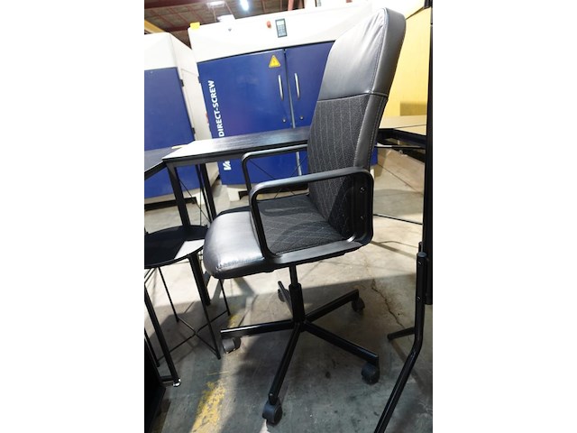 Volledige bureauopstelling - afbeelding 6 van  8