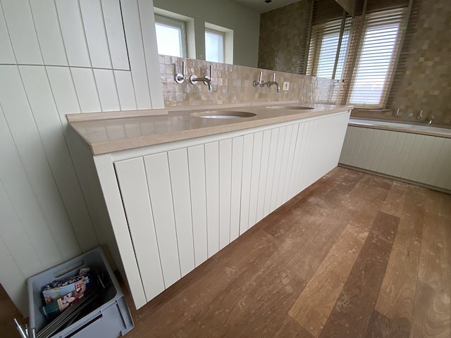 Volledige ingerichte badkamer - natuursteen - afbeelding 3 van  10