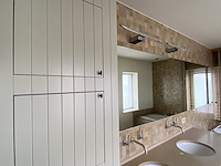 Volledige ingerichte badkamer - natuursteen - afbeelding 4 van  10