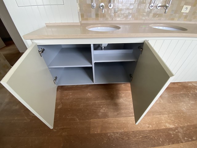 Volledige ingerichte badkamer - natuursteen - afbeelding 5 van  10