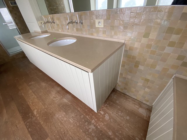 Volledige ingerichte badkamer - natuursteen - afbeelding 6 van  10