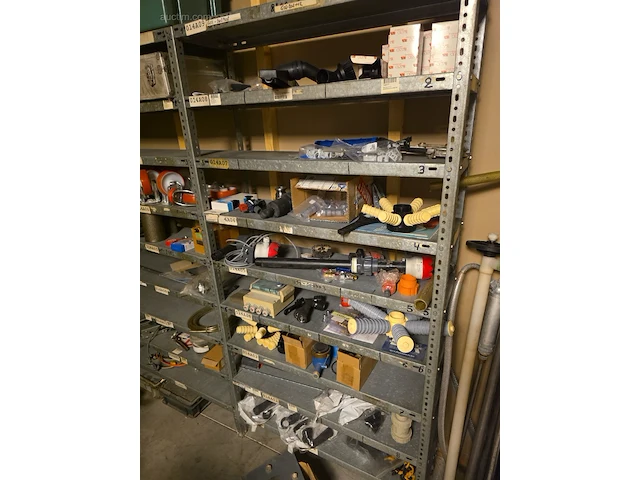 Volledige inhoud atelier makita, grundfos - afbeelding 10 van  24