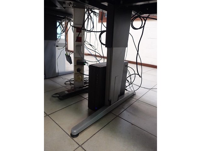 Volledige inhoud bureau ruimte - afbeelding 3 van  12