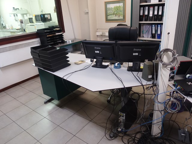 Volledige inhoud bureau ruimte - afbeelding 5 van  12