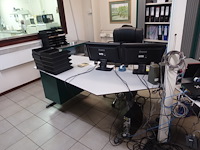 Volledige inhoud bureau ruimte - afbeelding 5 van  12