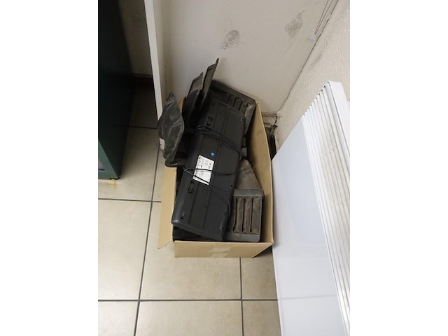 Volledige inhoud bureau ruimte - afbeelding 8 van  12