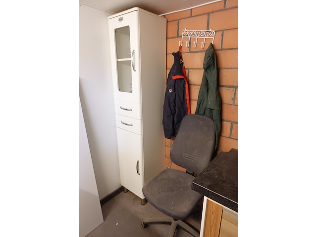 Volledige inhoud bureau - afbeelding 3 van  18