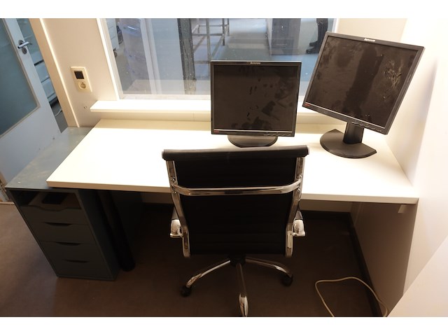 Volledige inhoud bureau - afbeelding 10 van  18