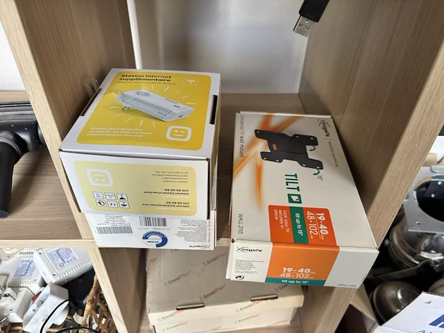 Volledige inhoud bureel - afbeelding 10 van  18