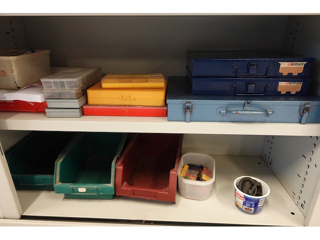 Volledige inhoud dossierkasten - afbeelding 3 van  17