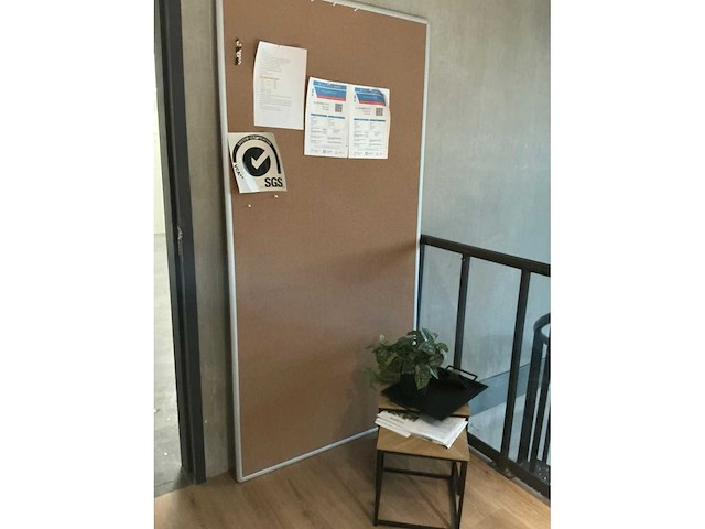 Volledige inhoud kantoorruimte 1e verdiep - afbeelding 15 van  15