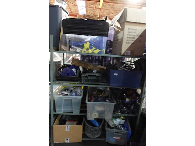 Volledige inhoud metalen wandrek - afbeelding 3 van  8