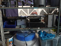 Volledige inhoud metalen wandrek - afbeelding 4 van  8