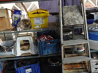 Volledige inhoud metalen wandrek - afbeelding 5 van  8