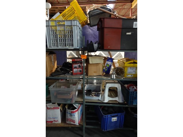 Volledige inhoud metalen wandrek - afbeelding 6 van  8