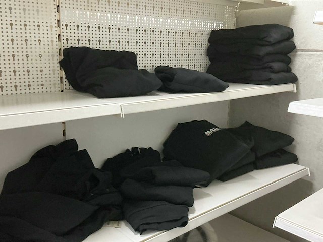 Volledige inhoud opbergruimte 1e verdiep - afbeelding 10 van  10