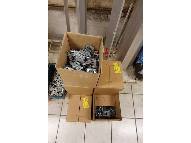 Volledige inhoud rek alu regels/profielen - afbeelding 4 van  5