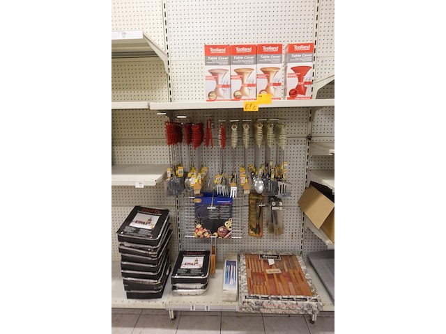 Volledige inhoud rek barbecue toebehoren - afbeelding 1 van  8