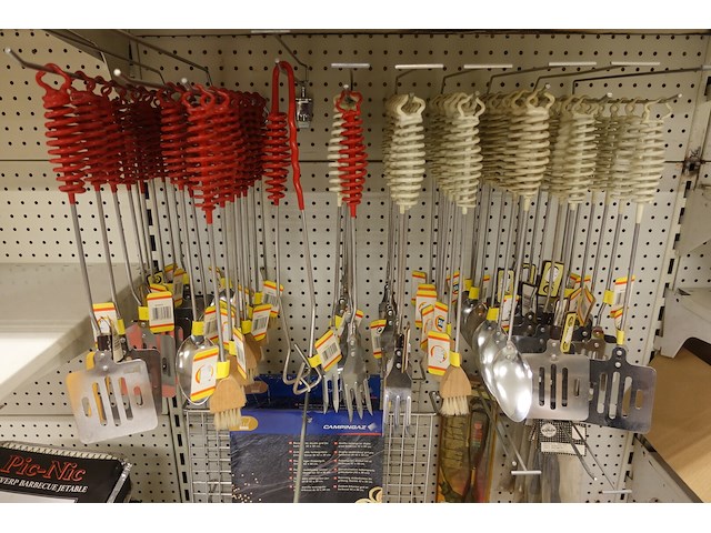 Volledige inhoud rek barbecue toebehoren - afbeelding 3 van  8