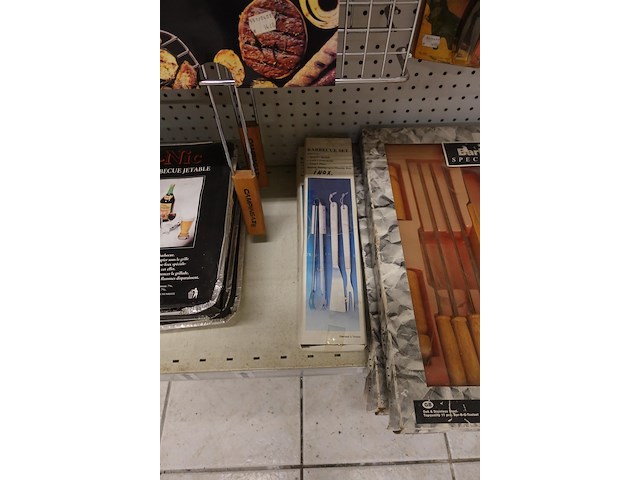 Volledige inhoud rek barbecue toebehoren - afbeelding 6 van  8