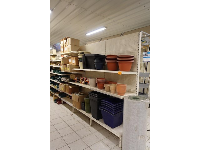 Volledige inhoud rek bloempotten - afbeelding 1 van  8