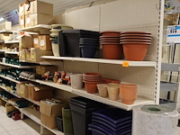 Volledige inhoud rek bloempotten - afbeelding 1 van  8