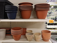 Volledige inhoud rek bloempotten - afbeelding 3 van  8