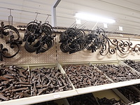 Volledige inhoud rek divers smeedwerk - afbeelding 2 van  27