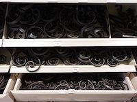 Volledige inhoud rek divers smeedwerk - afbeelding 5 van  27