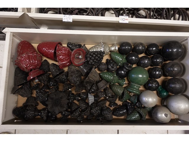 Volledige inhoud rek divers smeedwerk - afbeelding 9 van  27