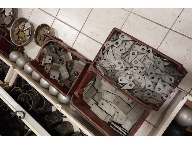 Volledige inhoud rek divers smeedwerk - afbeelding 10 van  27