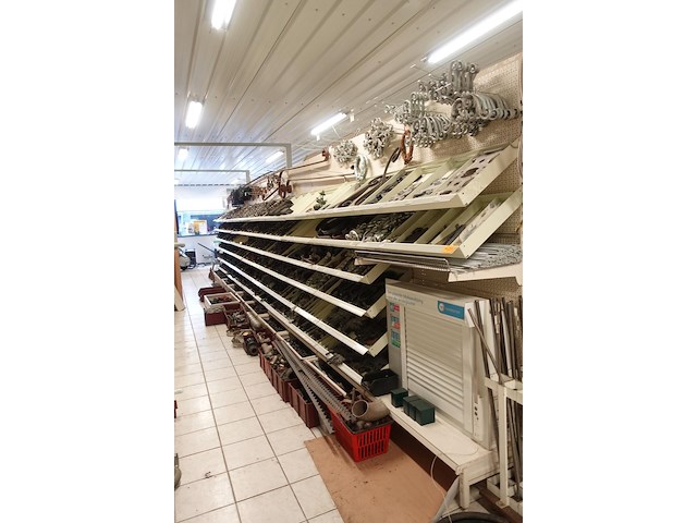 Volledige inhoud rek divers smeedwerk - afbeelding 1 van  27