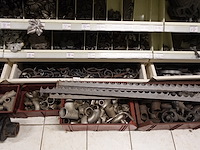 Volledige inhoud rek divers smeedwerk - afbeelding 15 van  27