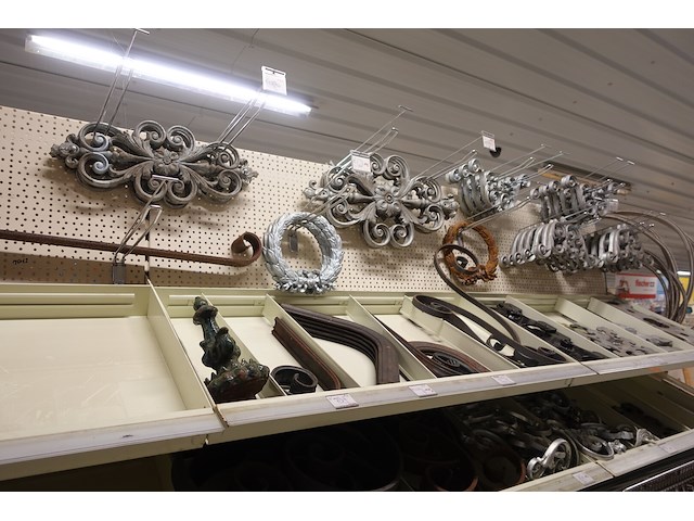 Volledige inhoud rek divers smeedwerk - afbeelding 16 van  27