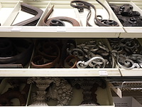 Volledige inhoud rek divers smeedwerk - afbeelding 18 van  27