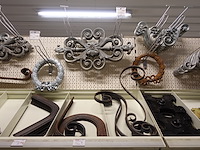 Volledige inhoud rek divers smeedwerk - afbeelding 19 van  27